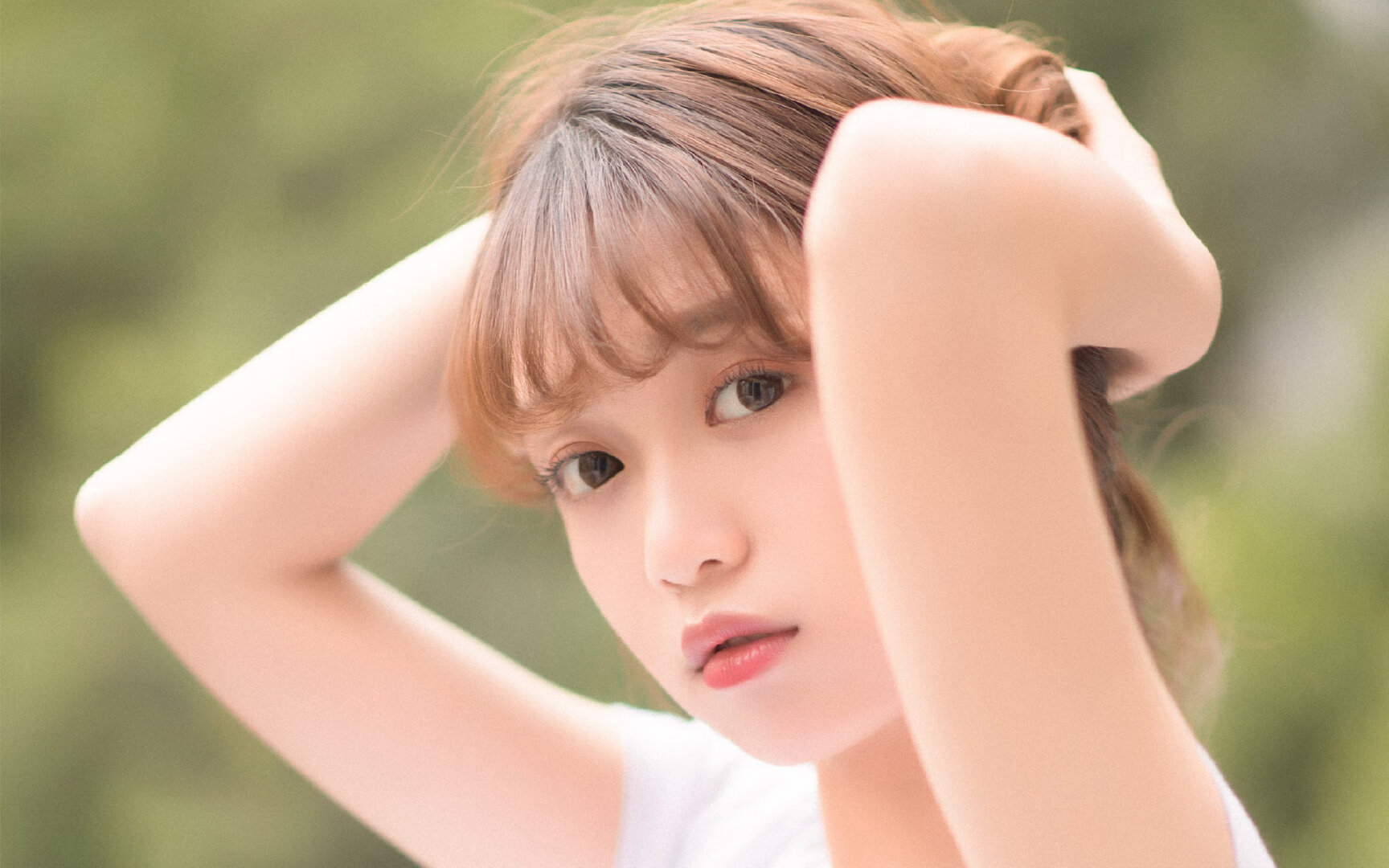 对阵马刺时,库里在第三节投中五个三分球,单节砍下19分点燃比赛!